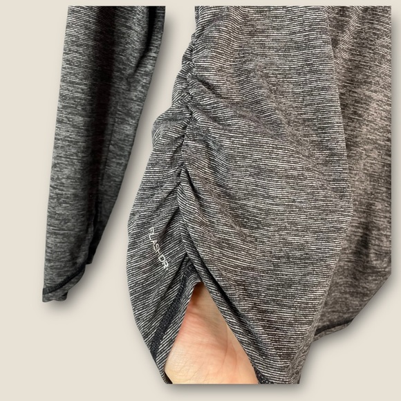 North Face Women’s Long-Sleeved Athletic Top Size Medium 0005 - Picture 4 of 9